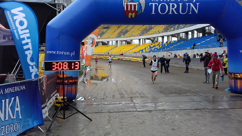 Drużyna Rozalin z doskonałymi wynikami na maratonie i półmaratonie w Toruniu - fotorelacja